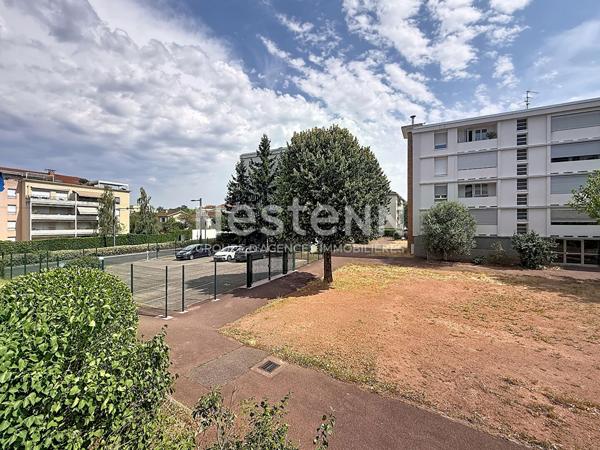 Appartement T4 - 2 chambres - 2 Balcons, Cave et Parking privé - Copropriété rénovée et clôturée - Secteur RAFOUR - 69500 BRON