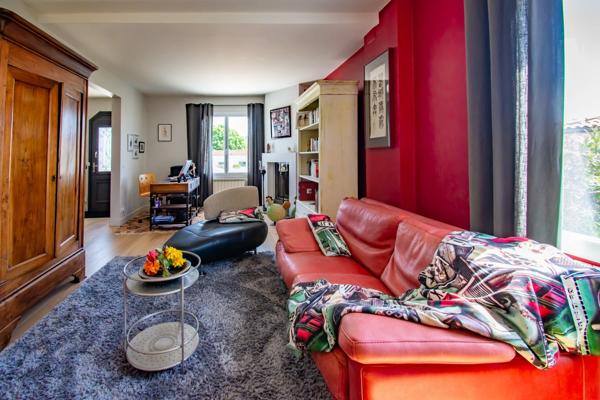 ROYAN - MAISON ANNÉES 30 AVEC PISCINE ET JARDIN PAYSAGÉ, PROCHE COMMERCES ET PLAGES