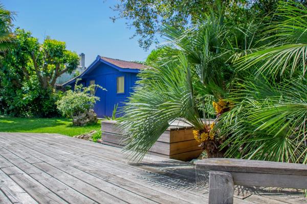 ROYAN - MAISON ANNÉES 30 AVEC PISCINE ET JARDIN PAYSAGÉ, PROCHE COMMERCES ET PLAGES