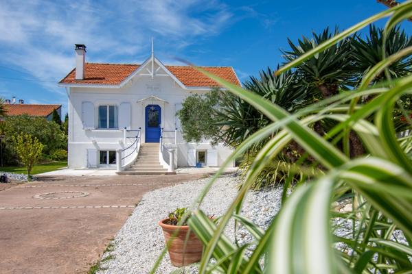 ROYAN - MAISON ANNÉES 30 AVEC PISCINE ET JARDIN PAYSAGÉ, PROCHE COMMERCES ET PLAGES