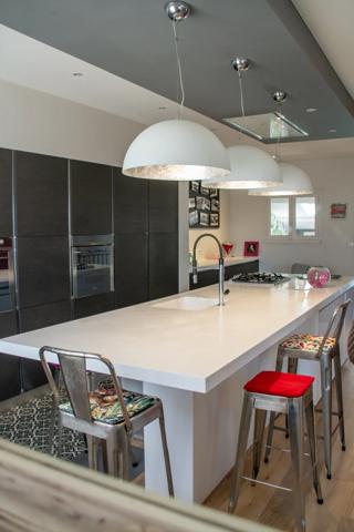 ROYAN - MAISON ANNÉES 30 AVEC PISCINE ET JARDIN PAYSAGÉ, PROCHE COMMERCES ET PLAGES