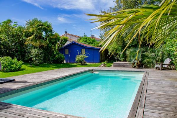 ROYAN - MAISON ANNÉES 30 AVEC PISCINE ET JARDIN PAYSAGÉ, PROCHE COMMERCES ET PLAGES