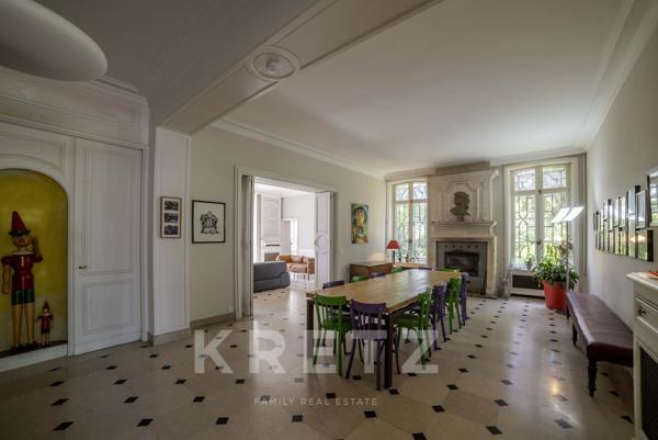 Château et dépendances en parfait état sur 25 ha