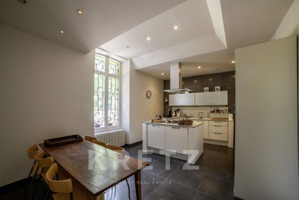 Château et dépendances en parfait état sur 25 ha