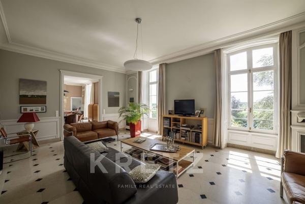 Château et dépendances en parfait état sur 25 ha