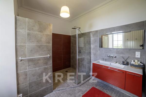 Château et dépendances en parfait état sur 25 ha