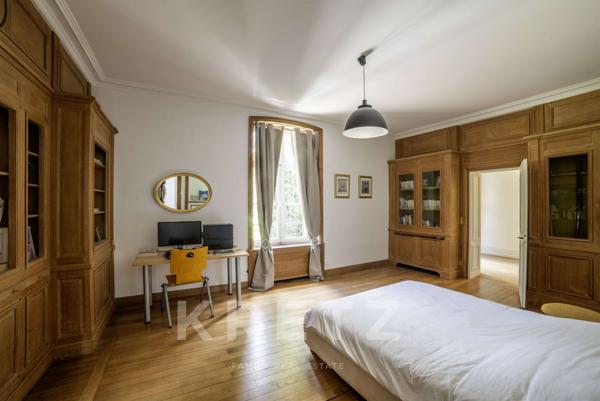 Château et dépendances en parfait état sur 25 ha