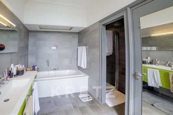 Château et dépendances en parfait état sur 25 ha