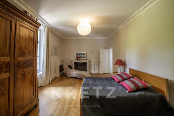 Château et dépendances en parfait état sur 25 ha