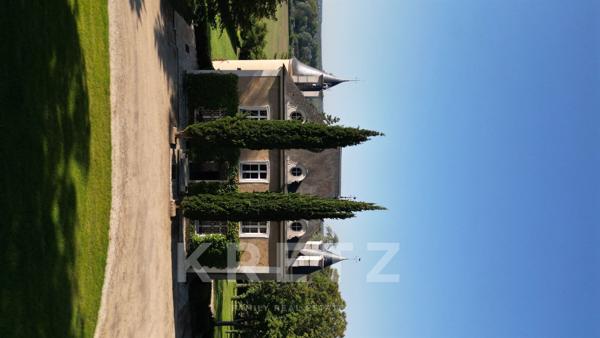 Château et dépendances en parfait état sur 25 ha