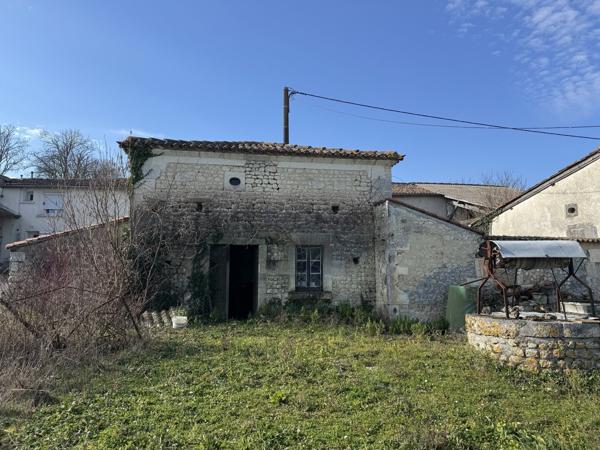 Maison en pierre avec dépendance et terrain