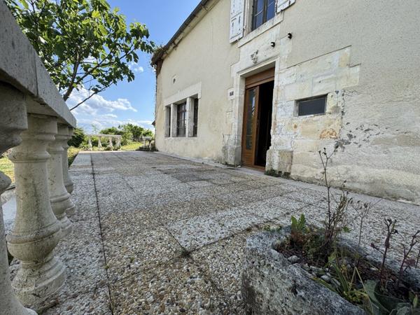 Maison en pierre avec dépendance et terrain