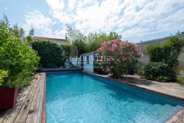 Maison de charme rénovée avec piscine – La Genette, La Rochelle