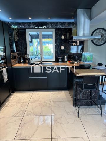 maison décorée avec soin  on pose les meubles