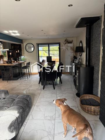 maison décorée avec soin  on pose les meubles