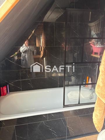 maison décorée avec soin  on pose les meubles