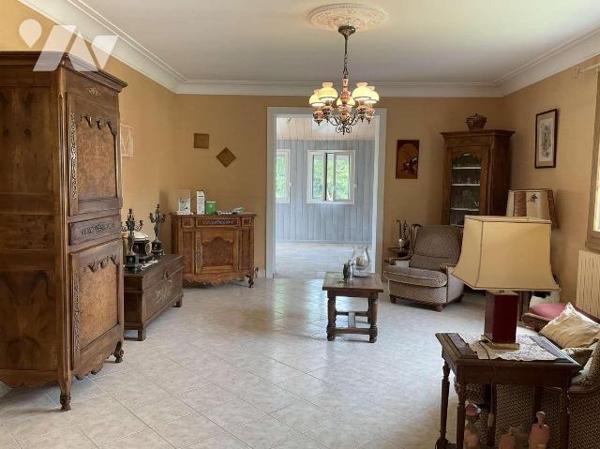 Grande maison avec 2 logements séparés dans GOURDON (Lot-46), proche commerces, en très bon éta...
