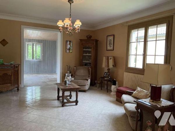 Grande maison avec 2 logements séparés dans GOURDON (Lot-46), proche commerces, en très bon éta...