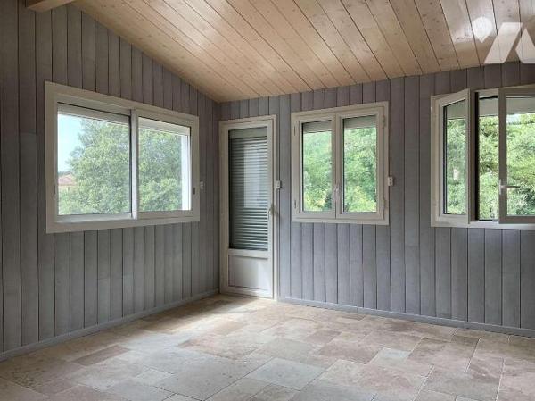 Grande maison avec 2 logements séparés dans GOURDON (Lot-46), proche commerces, en très bon éta...