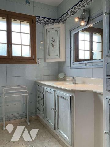 Grande maison avec 2 logements séparés dans GOURDON (Lot-46), proche commerces, en très bon éta...