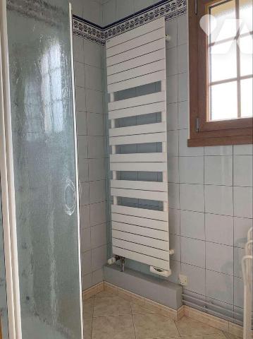 Grande maison avec 2 logements séparés dans GOURDON (Lot-46), proche commerces, en très bon éta...