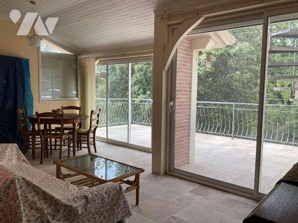 Grande maison avec 2 logements séparés dans GOURDON (Lot-46), proche commerces, en très bon éta...