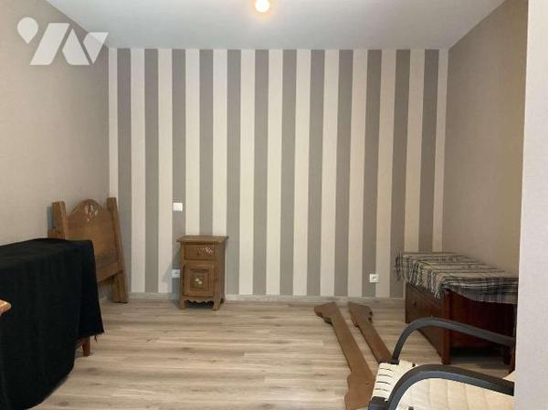 Grande maison avec 2 logements séparés dans GOURDON (Lot-46), proche commerces, en très bon éta...