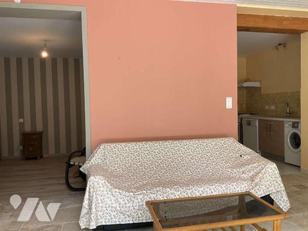 Grande maison avec 2 logements séparés dans GOURDON (Lot-46), proche commerces, en très bon éta...