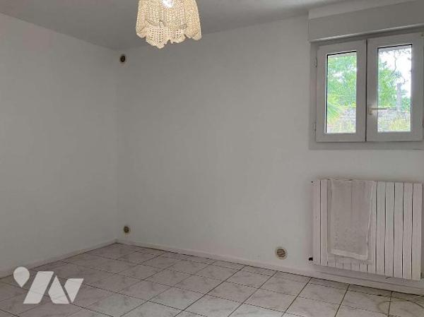 Grande maison avec 2 logements séparés dans GOURDON (Lot-46), proche commerces, en très bon éta...
