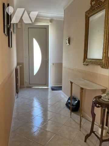Grande maison avec 2 logements séparés dans GOURDON (Lot-46), proche commerces, en très bon éta...