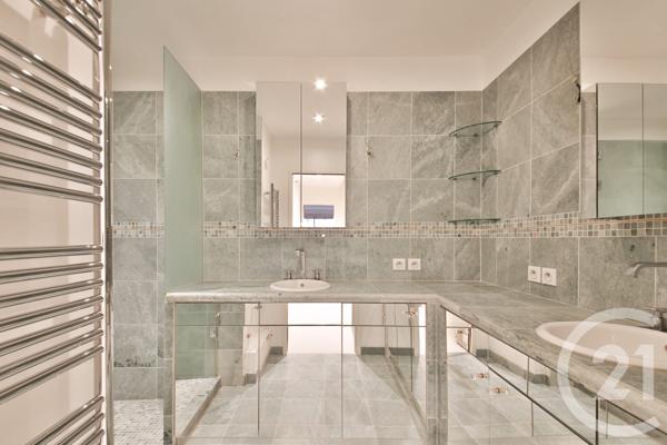 Appartement F4 à vendre  4 pièces - 121,76 m2 PARIS - 75016