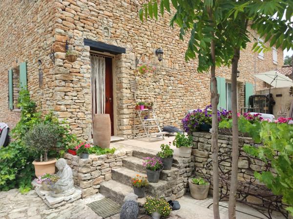 Apt (84400) Apt : villa de 110m² avec 3 chambres et terrain de plus de 550m²