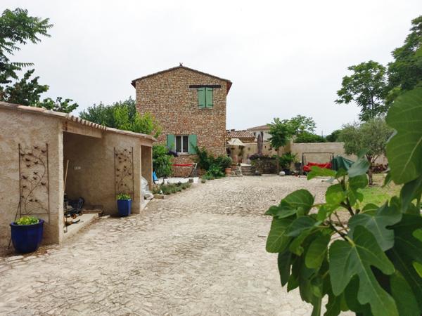 Apt (84400) Apt : villa de 110m² avec 3 chambres et terrain de plus de 550m²