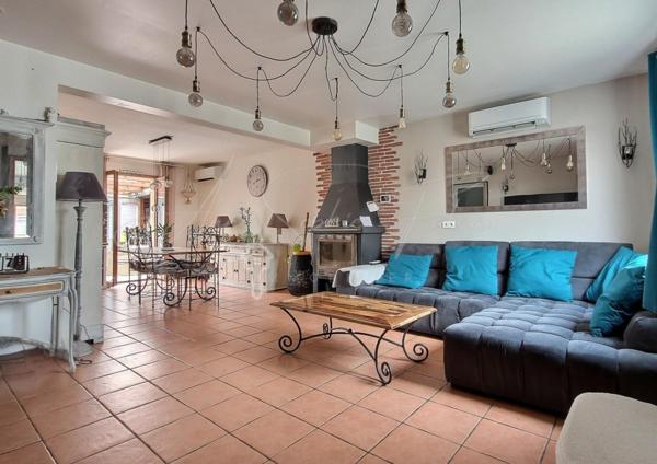 Maison individuelle avec piscine, jardin et garage