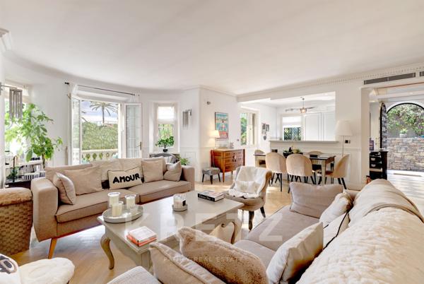 Appartement 3 pièces avec aperçu mer, boulevard de la croisette, Cannes