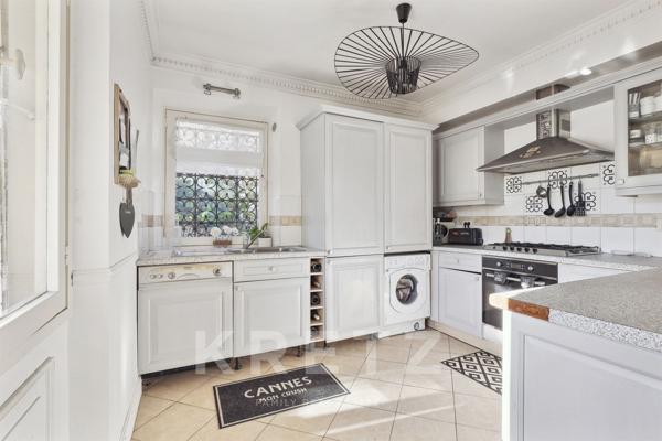 Appartement 3 pièces avec aperçu mer, boulevard de la croisette, Cannes