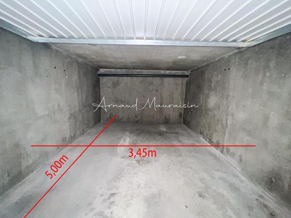 Grand box dans résidence sécurisée