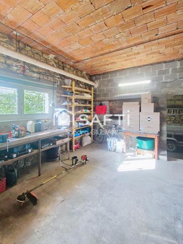 Maison individuelle avec 3 chambres et potentiel d'agrandissement, grand sous-sol, garage jardin et terrasse !