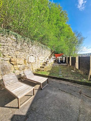 Maison individuelle avec 3 chambres et potentiel d'agrandissement, grand sous-sol, garage jardin et terrasse !