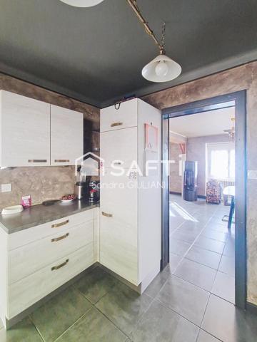 Maison individuelle avec 3 chambres et potentiel d'agrandissement, grand sous-sol, garage jardin et terrasse !