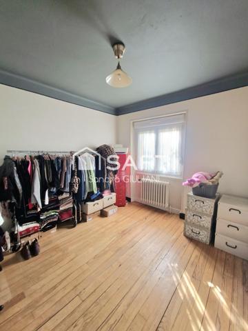 Maison individuelle avec 3 chambres et potentiel d'agrandissement, grand sous-sol, garage jardin et terrasse !