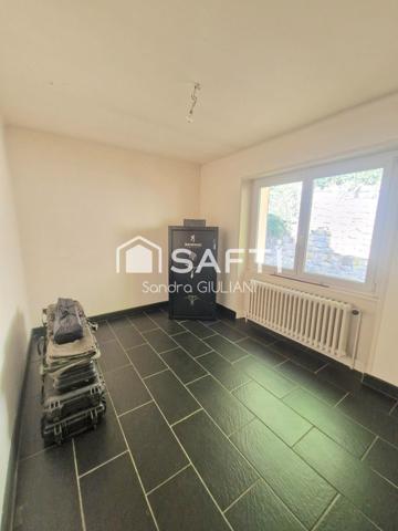 Maison individuelle avec 3 chambres et potentiel d'agrandissement, grand sous-sol, garage jardin et terrasse !