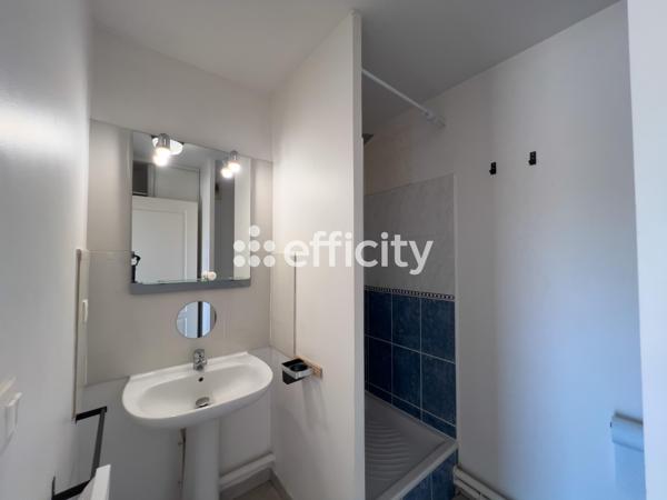 Appartement
         2 pièces
        - 28 m² 168 000 € *