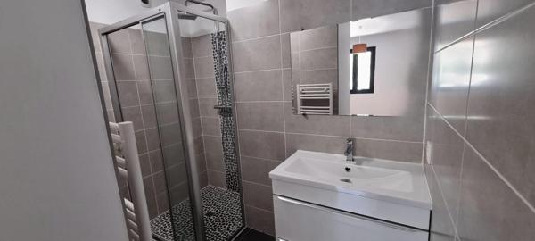 SUPERBE MAISON  DE VILLAGE, GARAGE ET TERRASSES