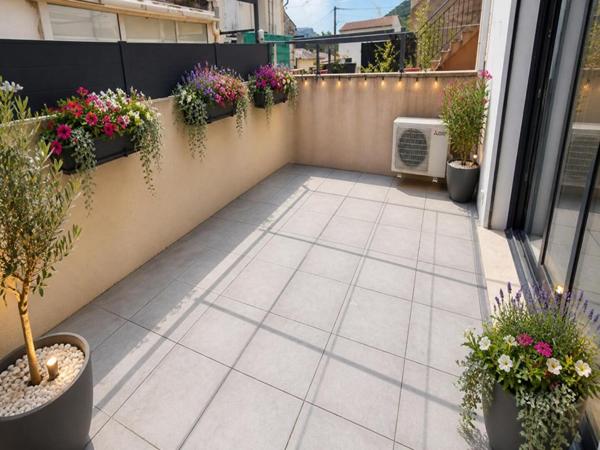 SUPERBE MAISON  DE VILLAGE, GARAGE ET TERRASSES