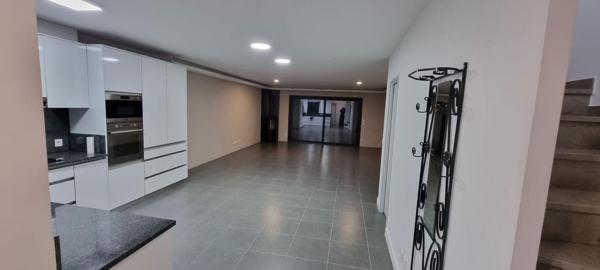 SUPERBE MAISON  DE VILLAGE, GARAGE ET TERRASSES