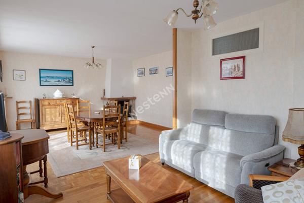 Maison à vendre à Chavagne - 5 pièces, 4 chambres,très bon état