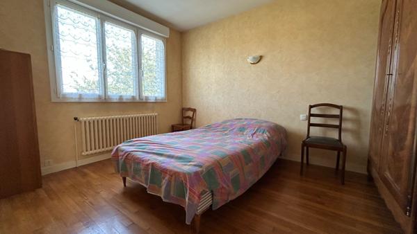 Maison à vendre à Chavagne - 5 pièces, 4 chambres,très bon état