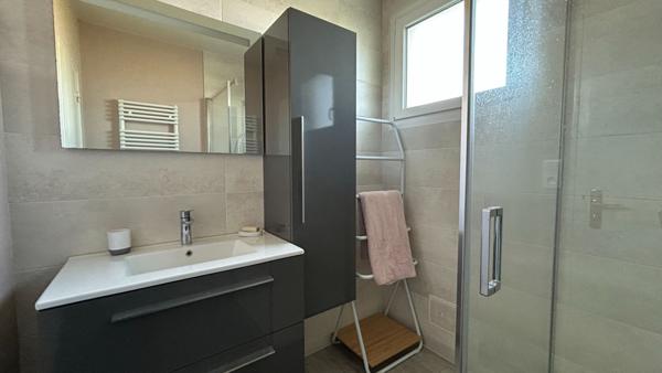 Maison à vendre à Chavagne - 5 pièces, 4 chambres,très bon état