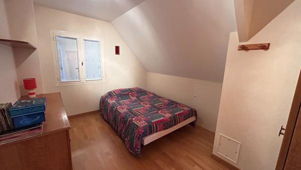 Maison à vendre à Chavagne - 5 pièces, 4 chambres,très bon état